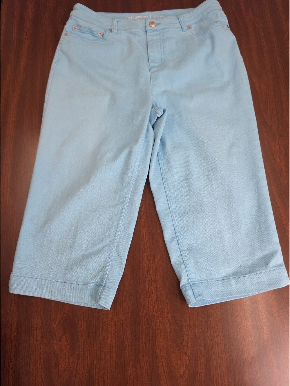 Liz Claiborne Hepburn Crop Pants 8P PastelLight Blue Denim Bermuda Coastal Chic